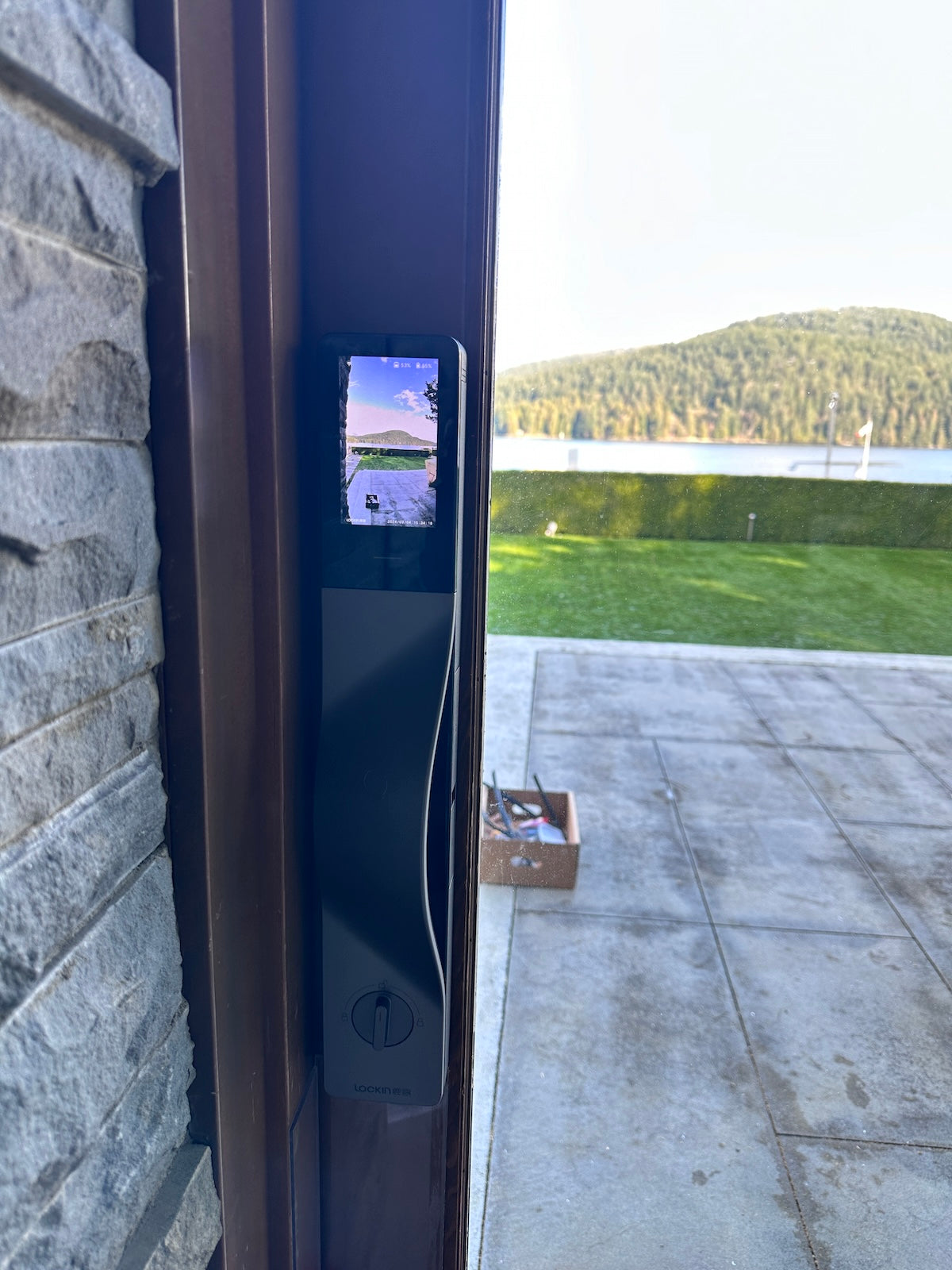 V5 Vision indoor display showing real-time visitor preview