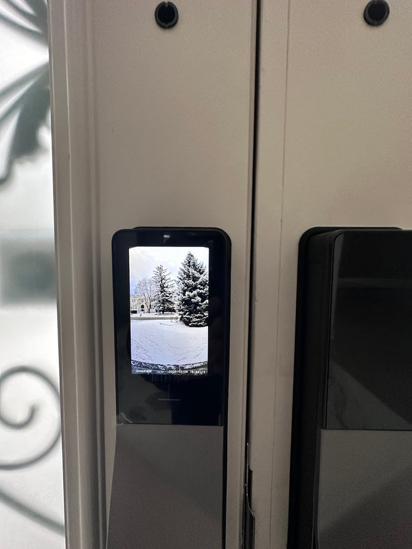 V5 Vision indoor display showing real-time visitor preview