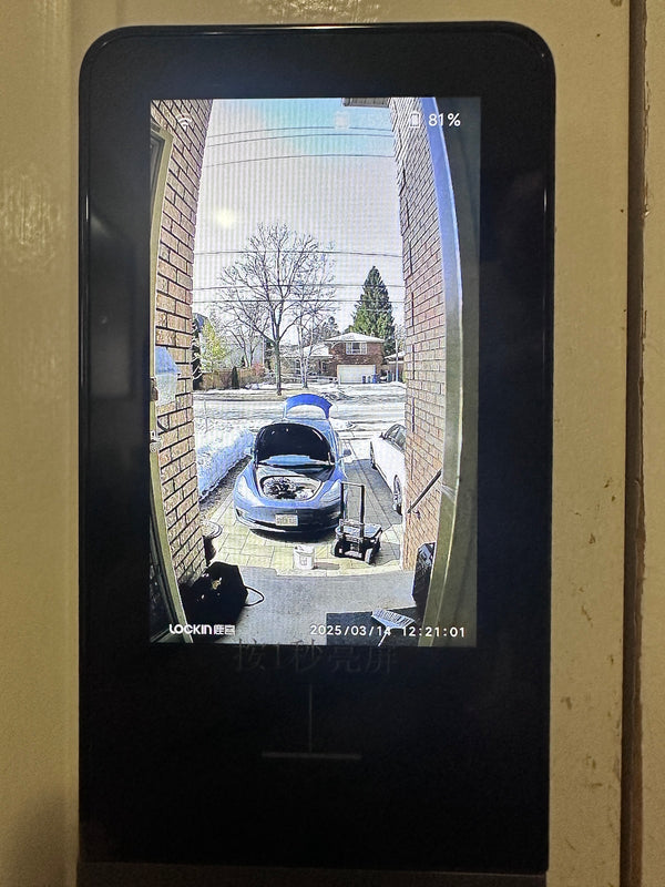 V5 Vision indoor display showing real-time visitor preview