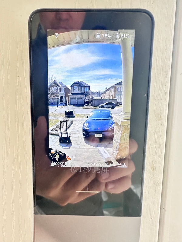 V5 Vision indoor display showing real-time visitor preview