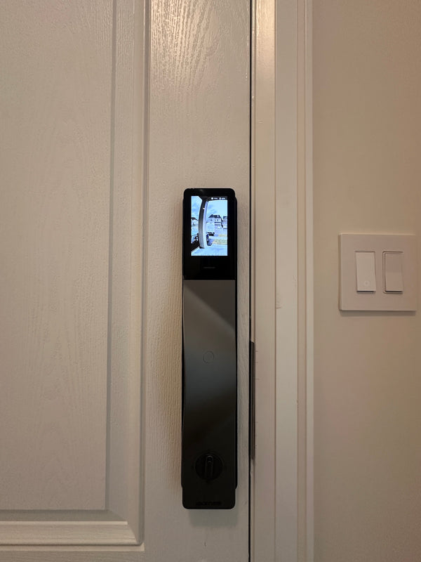 V5 Vision indoor display showing real-time visitor preview