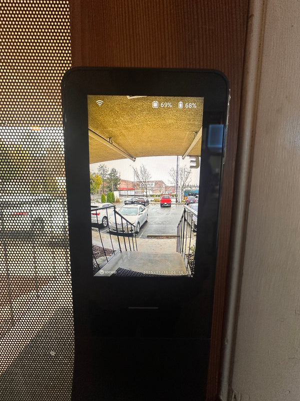 V5 Vision indoor display showing real-time visitor preview