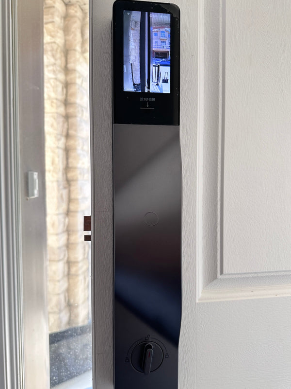 V5 Vision indoor display showing real-time visitor preview